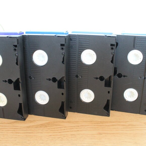 Christmas VHS Lot – Rudolph (Ripped Case), Frosty, Drummer Boy, Classics 1990 - Picture 9 of 9